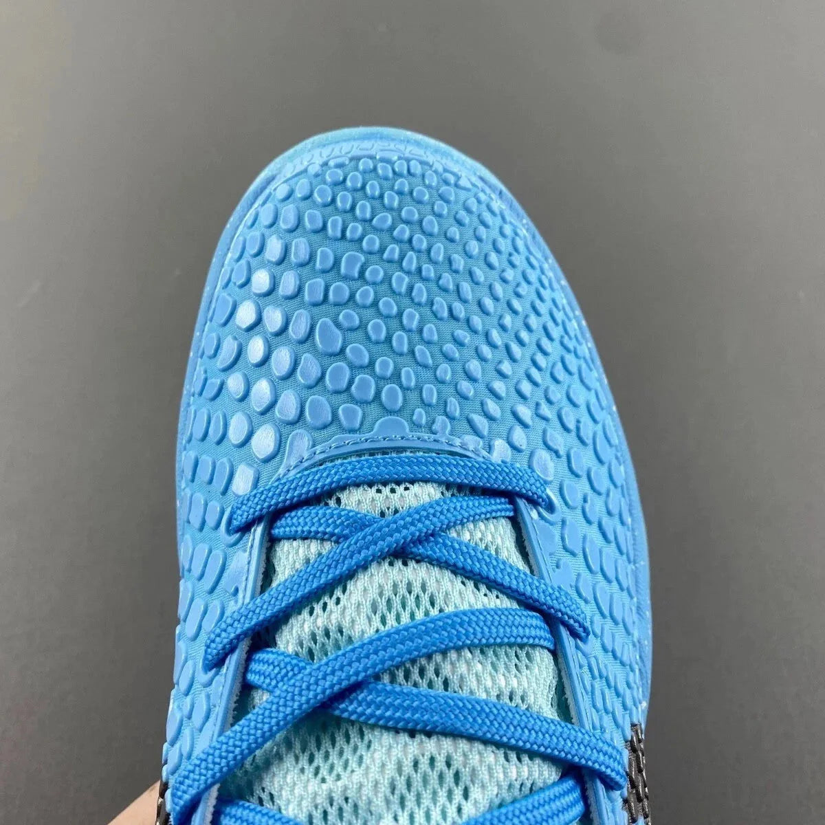 Zoom Kobe 6 “ICE GRINCHS”