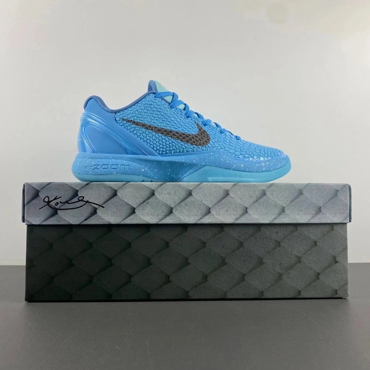 Zoom Kobe 6 “ICE GRINCHS”